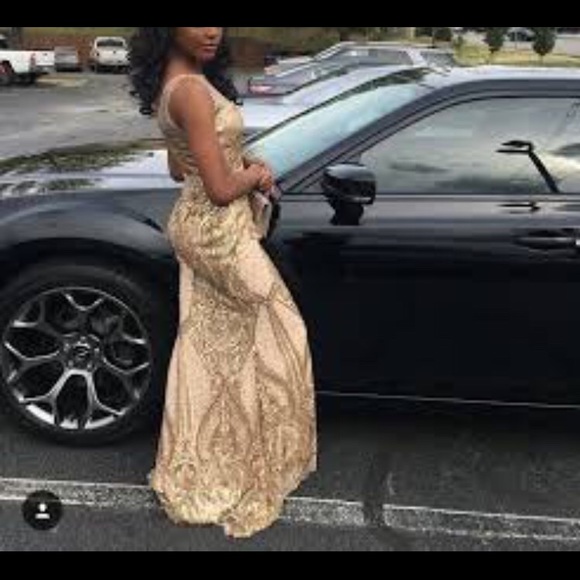 Prom dress. - Picture 2 of 4